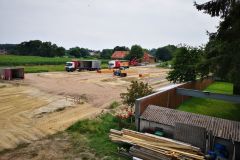 Holz für die Reithalle wird angeliefert